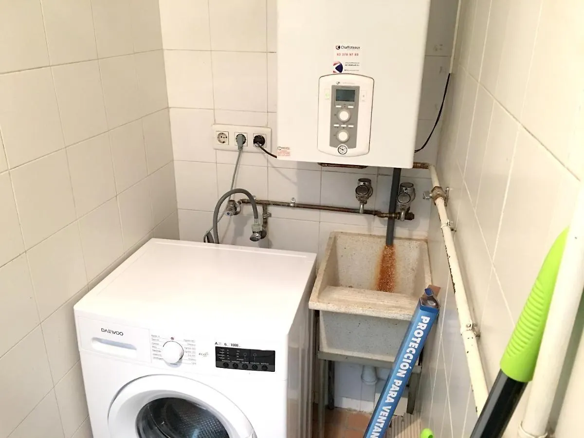 Spacious Apartment In Terrassa With Shared Pool 85 M²