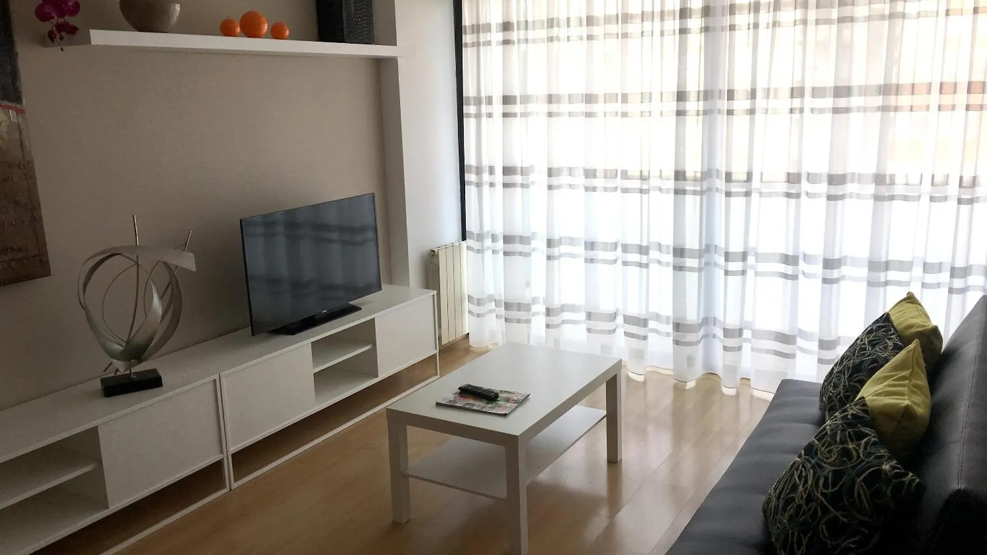 Spacious Apartment In Terrassa With Shared Pool 85 M²