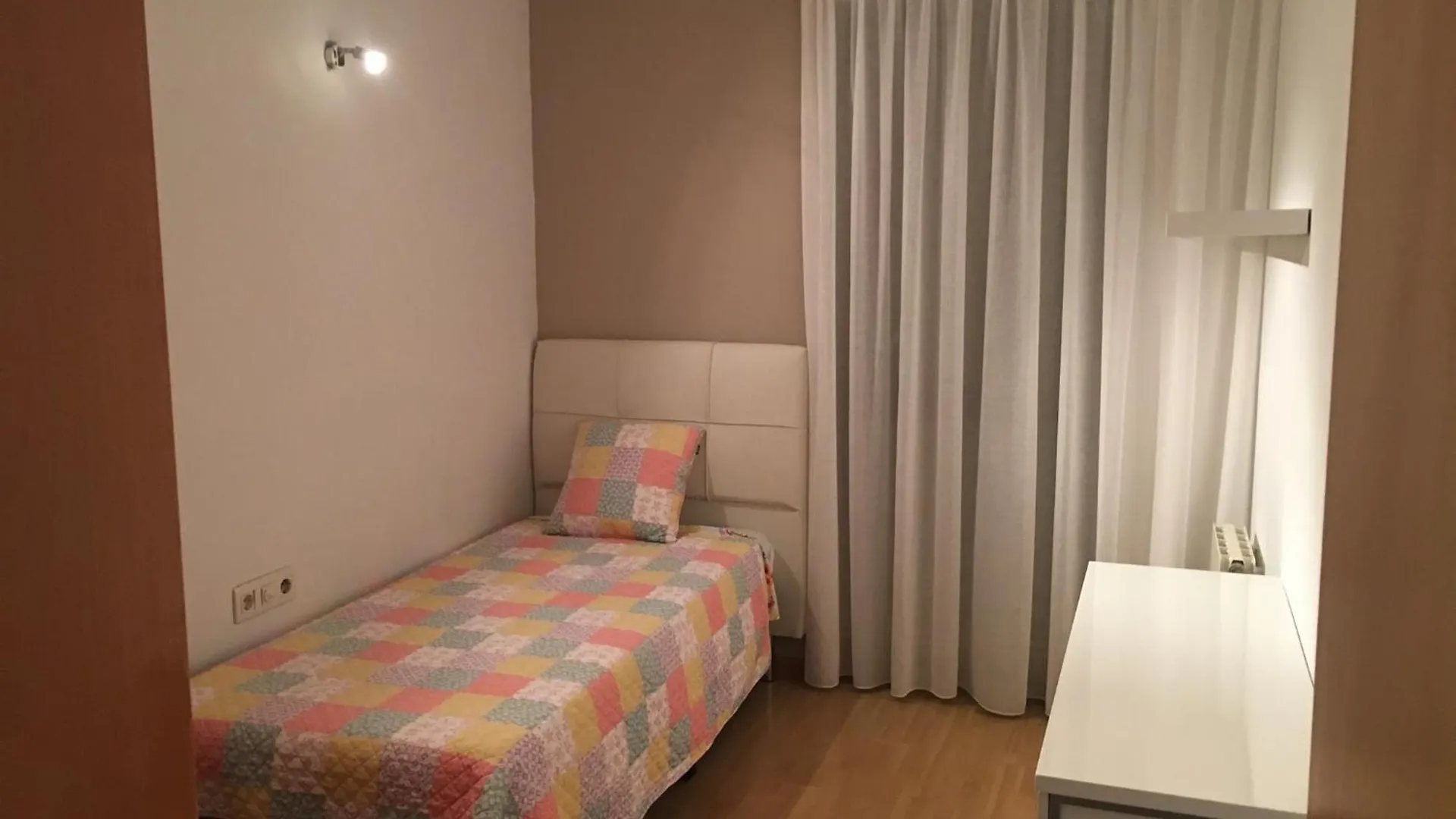 Spacious Apartment In Terrassa With Shared Pool 85 M²