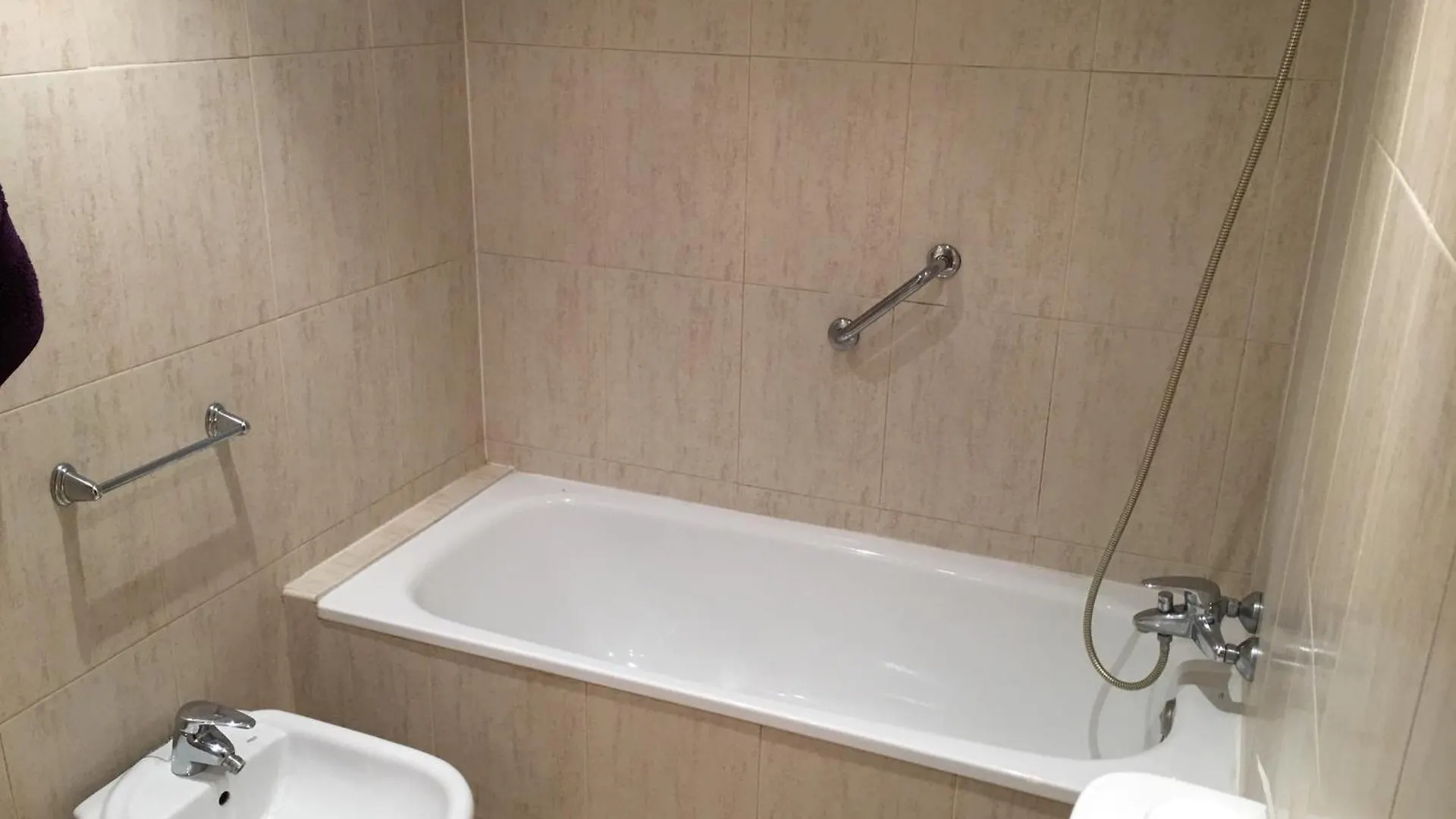 Spacious Apartment In Terrassa With Shared Pool 85 M²
