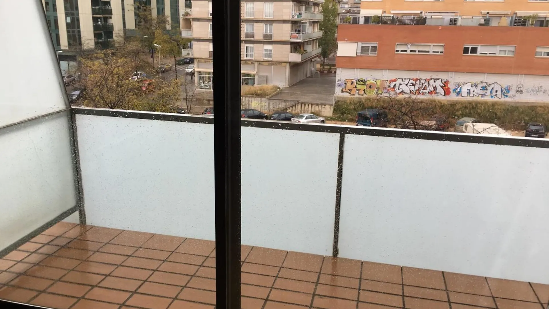 Spacious Apartment In Terrassa With Shared Pool 85 M²